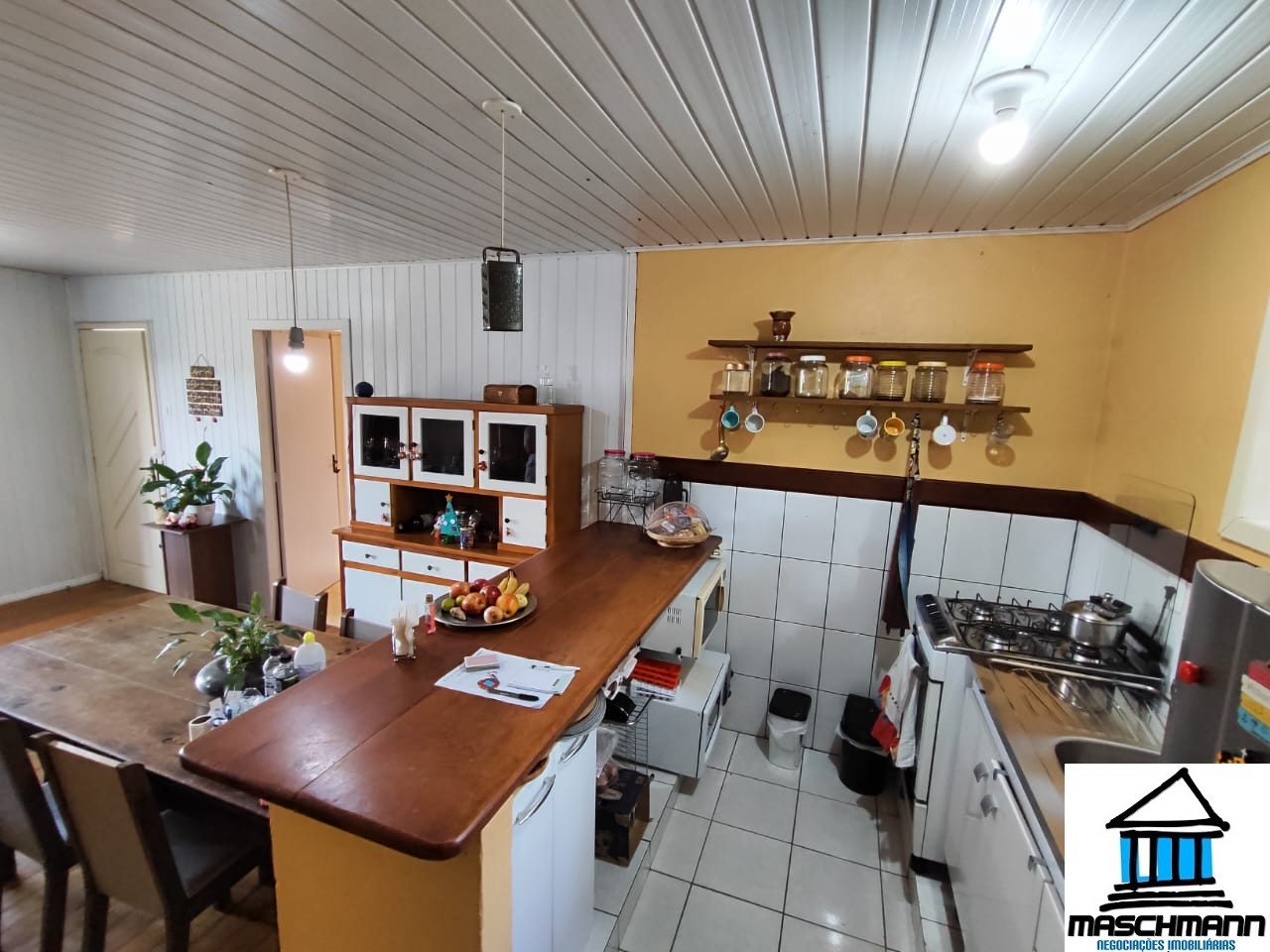 Casa com 3 dormitórios  e suíte à venda,  a apenas 5 minutos da Catedral de Canela .