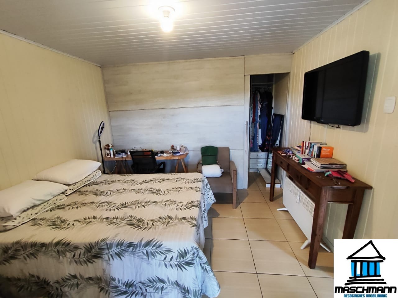Casa com 3 dormitórios  e suíte à venda,  a apenas 5 minutos da Catedral de Canela .