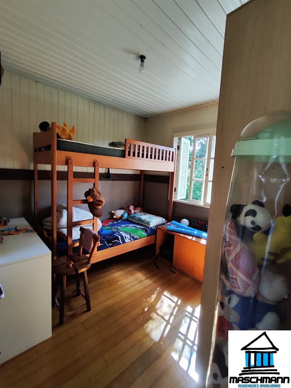 Casa com 3 dormitórios  e suíte à venda,  a apenas 5 minutos da Catedral de Canela .