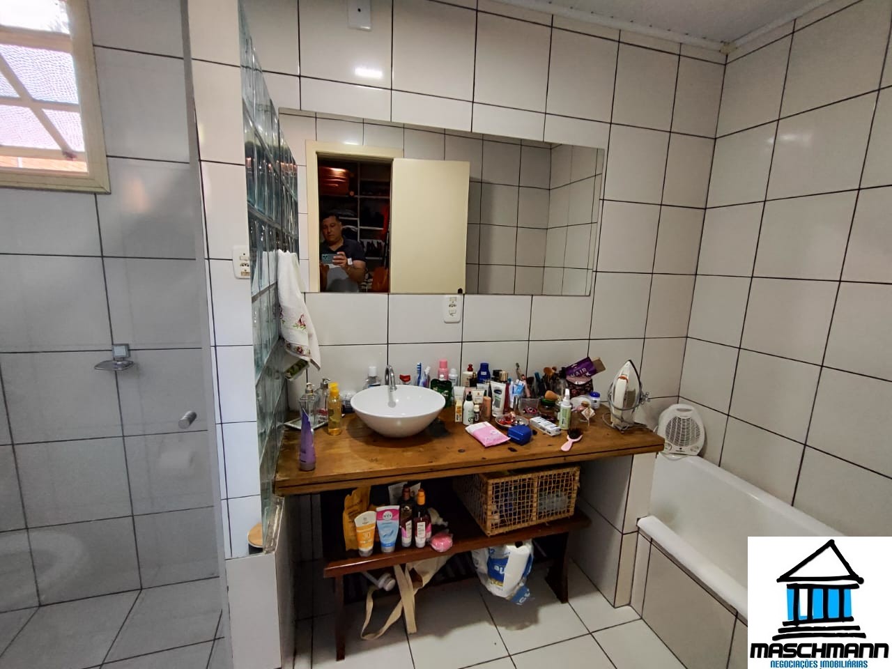 Casa com 3 dormitórios  e suíte à venda,  a apenas 5 minutos da Catedral de Canela .