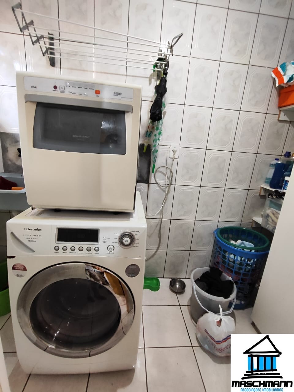 Casa com 3 dormitórios  e suíte à venda,  a apenas 5 minutos da Catedral de Canela .