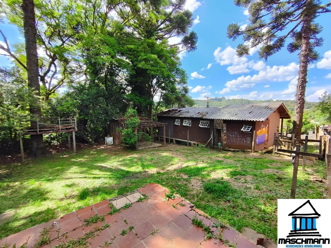 Casa com 3 dormitórios  e suíte à venda,  a apenas 5 minutos da Catedral de Canela .