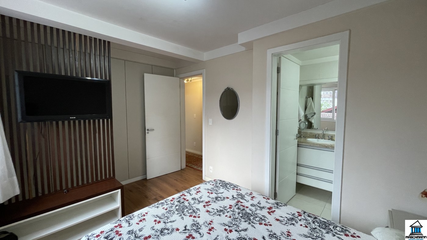 Apartamento Mobiliado no Plaza Catedral a apenas 40 Passos da Catedral de Pedra.