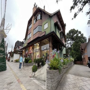 Apartamento Mobiliado no Plaza Catedral a apenas 40 Passos da Catedral de Pedra.