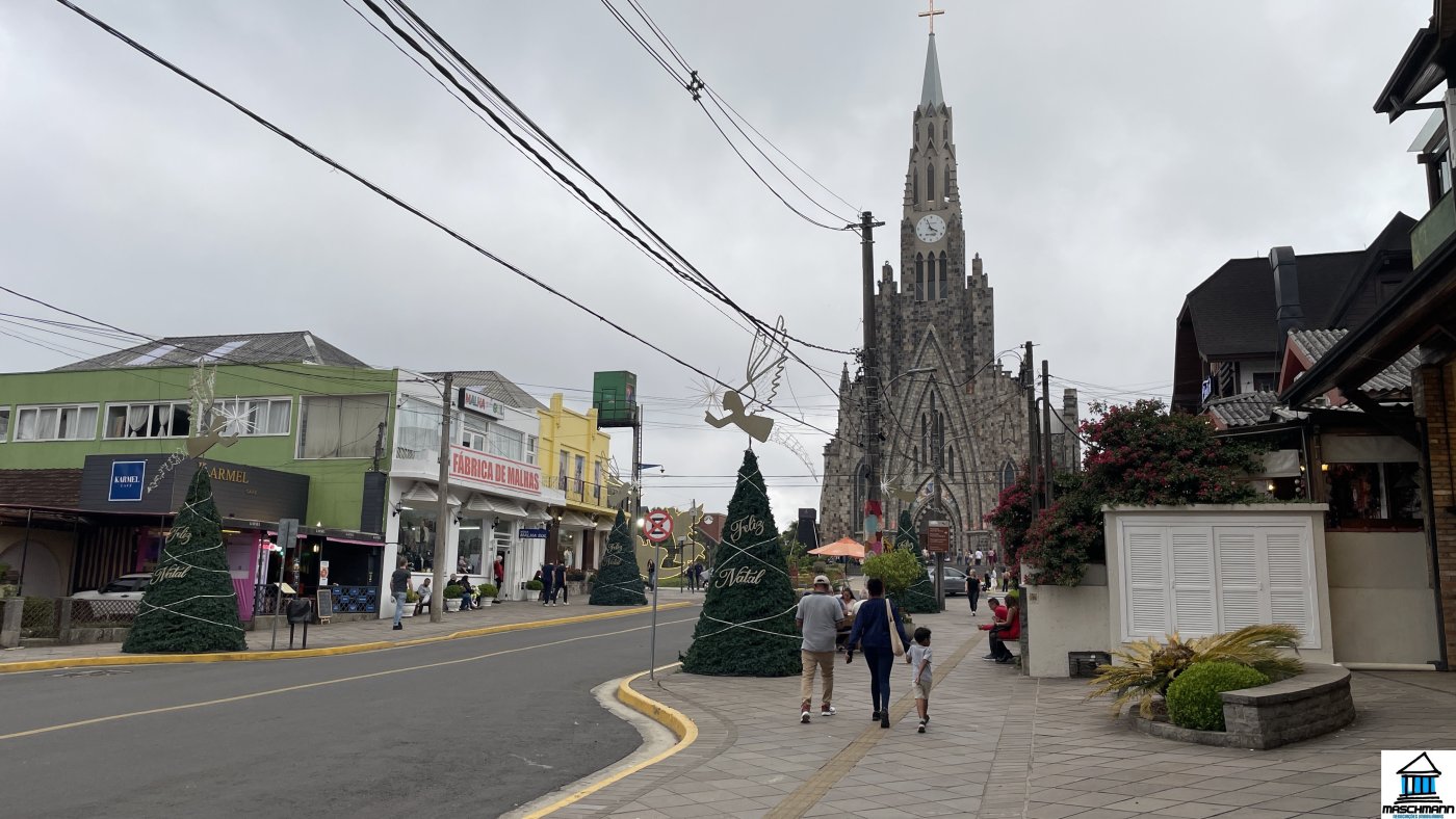 Apartamento Mobiliado no Plaza Catedral a apenas 40 Passos da Catedral de Pedra.