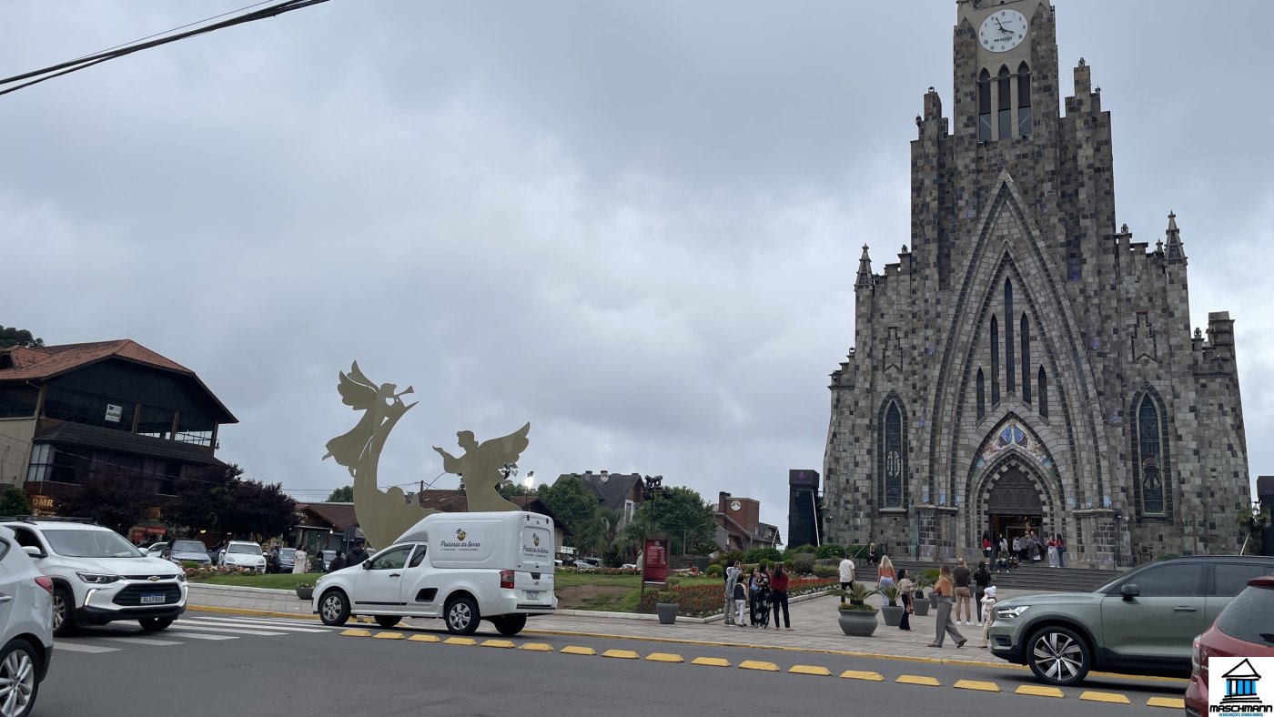 Apartamento Mobiliado no Plaza Catedral a apenas 40 Passos da Catedral de Pedra.