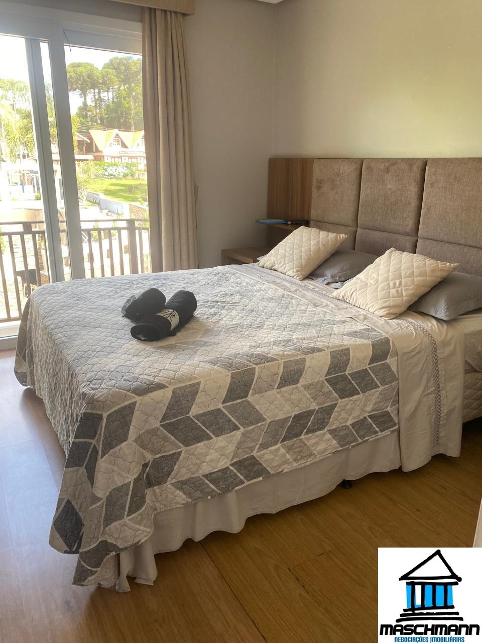 Casa de 4 suítes semi mobiliada à venda Vila Suzana- Canela