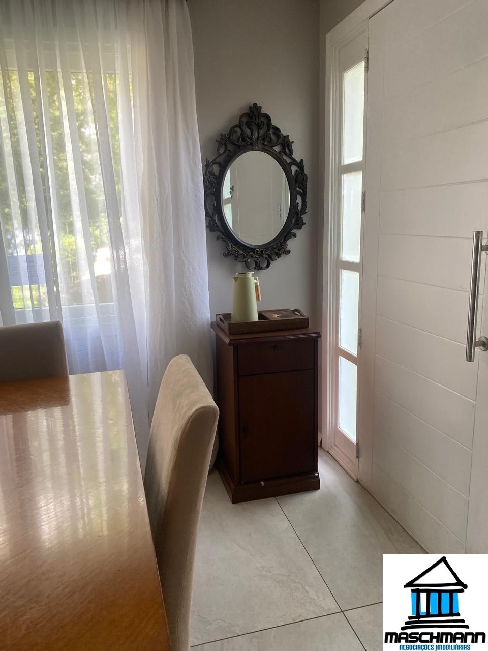 Casa de 4 suítes semi mobiliada à venda Vila Suzana- Canela