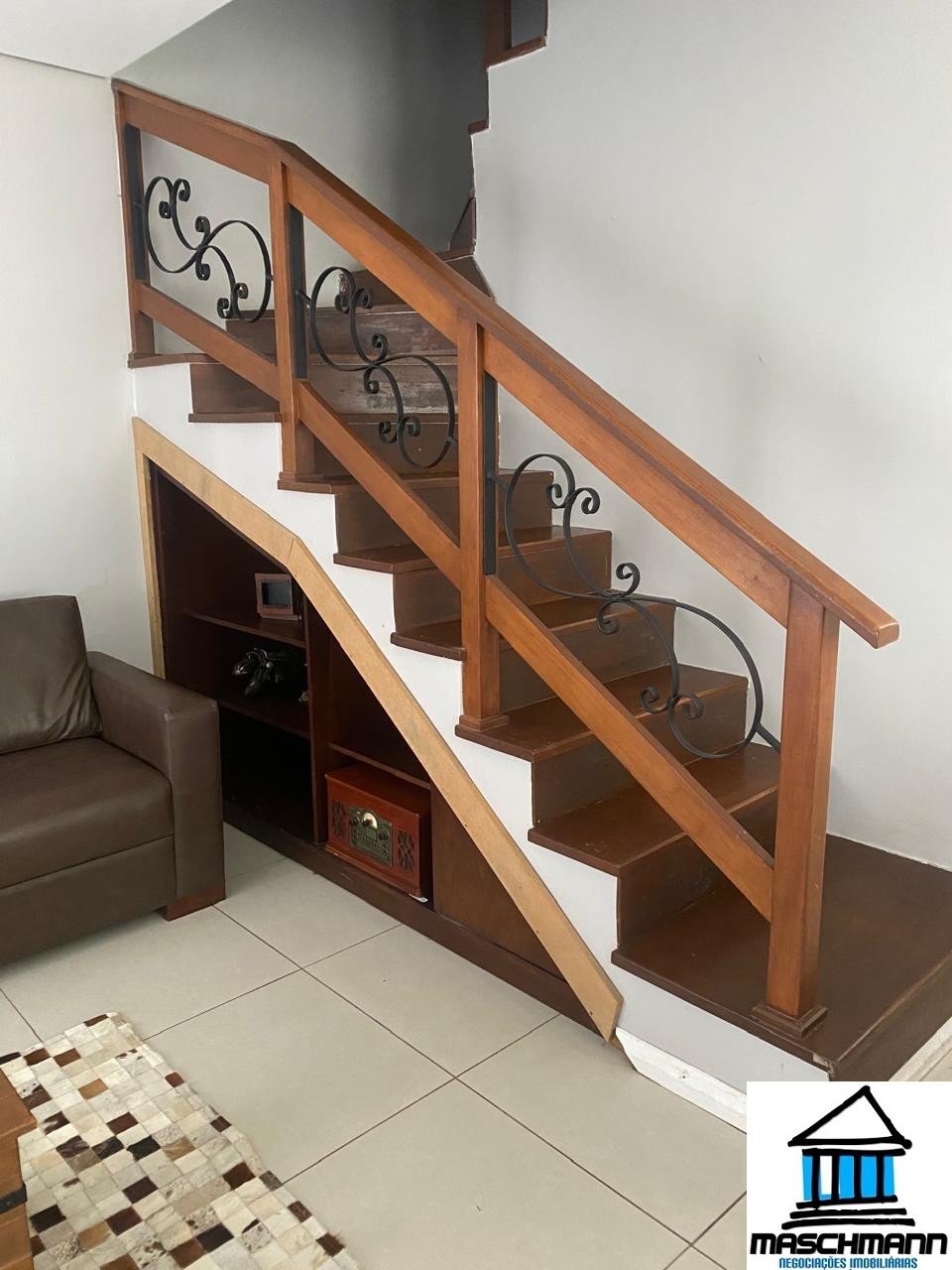 Casa de 4 suítes semi mobiliada à venda Vila Suzana- Canela