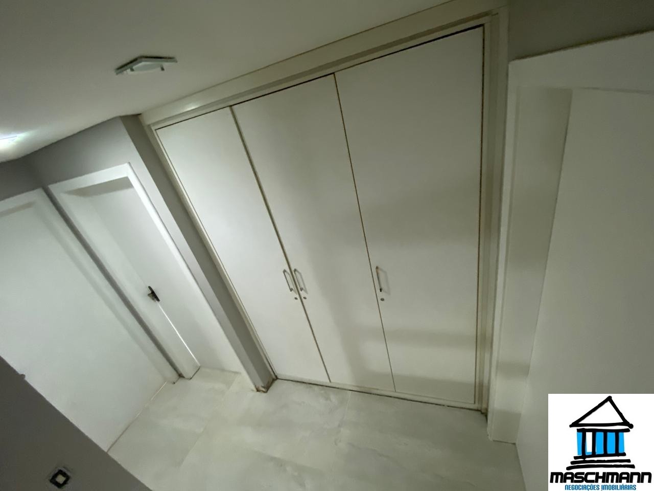 Casa de 4 suítes semi mobiliada à venda Vila Suzana- Canela