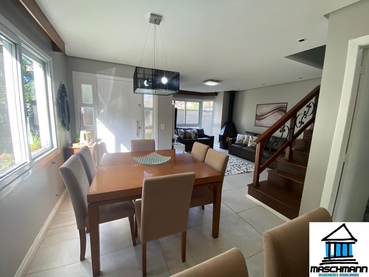 Casa de 4 suítes semi mobiliada à venda Vila Suzana- Canela