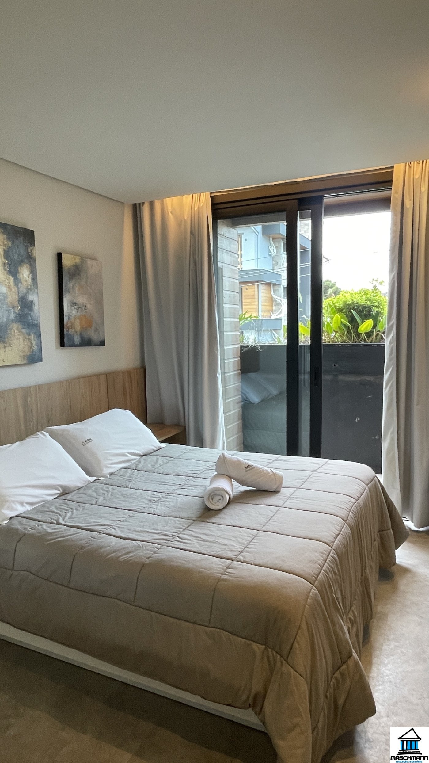 Apartamento 1 Dormitório de alto padrão mobiliado com terraço privativo e piscina, Canela-RS