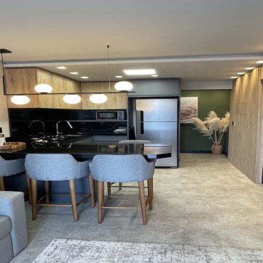 Apartamento 1 Dormitório de alto padrão mobiliado com terraço privativo e piscina, Canela-RS
