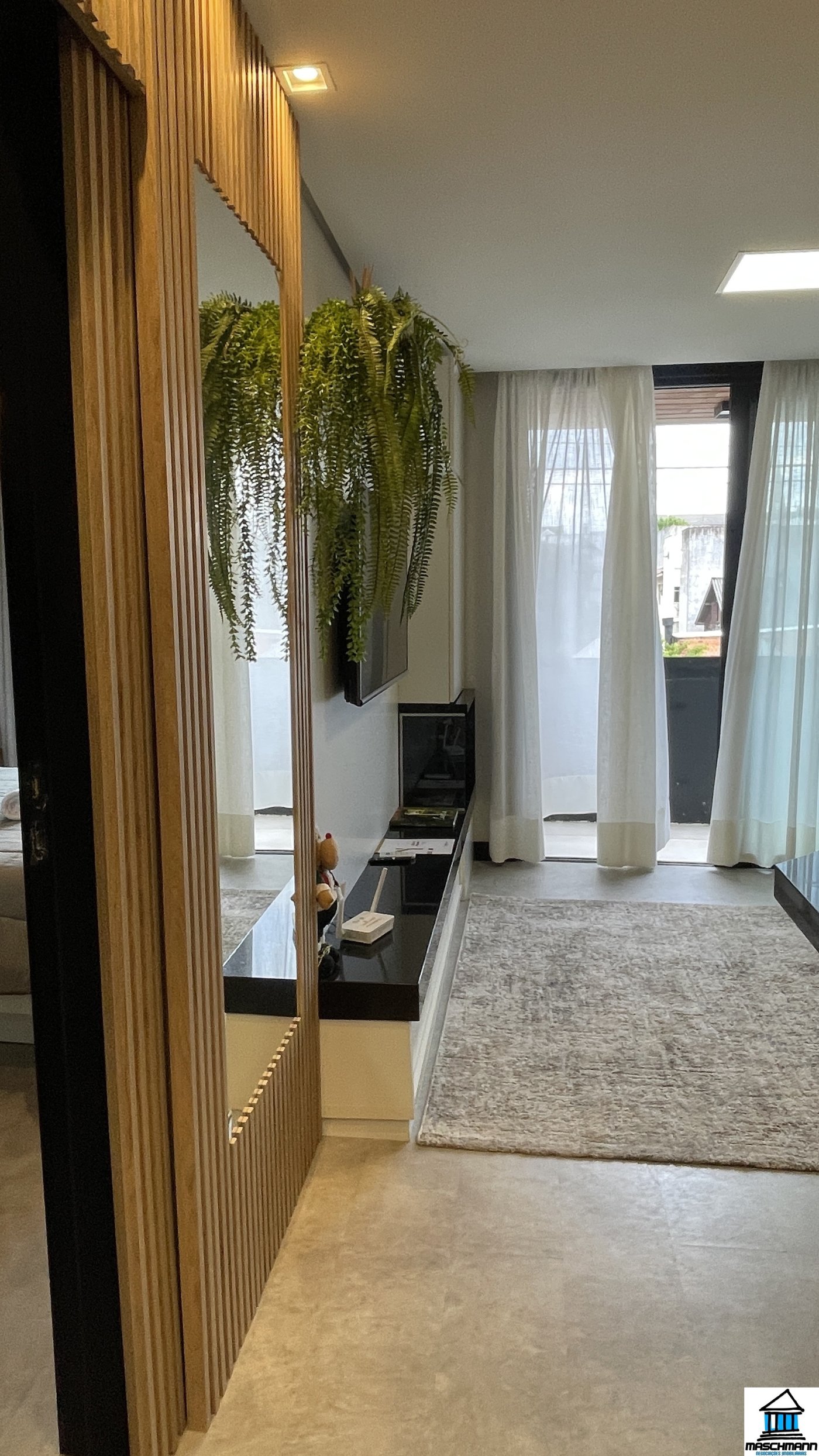 Apartamento 1 Dormitório de alto padrão mobiliado com terraço privativo e piscina, Canela-RS