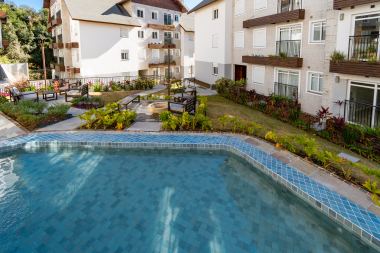 Apartamento de 1 dormitório mobiliado e com infra completa em Gramado por somente 550 mil .