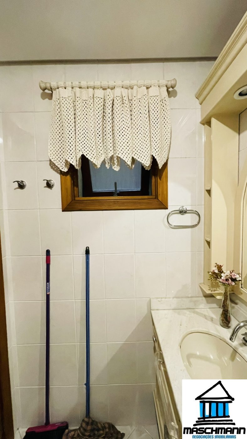 Apartamento mobiliado de 1 dormitórios, 1 vaga, no coração de Gramado
