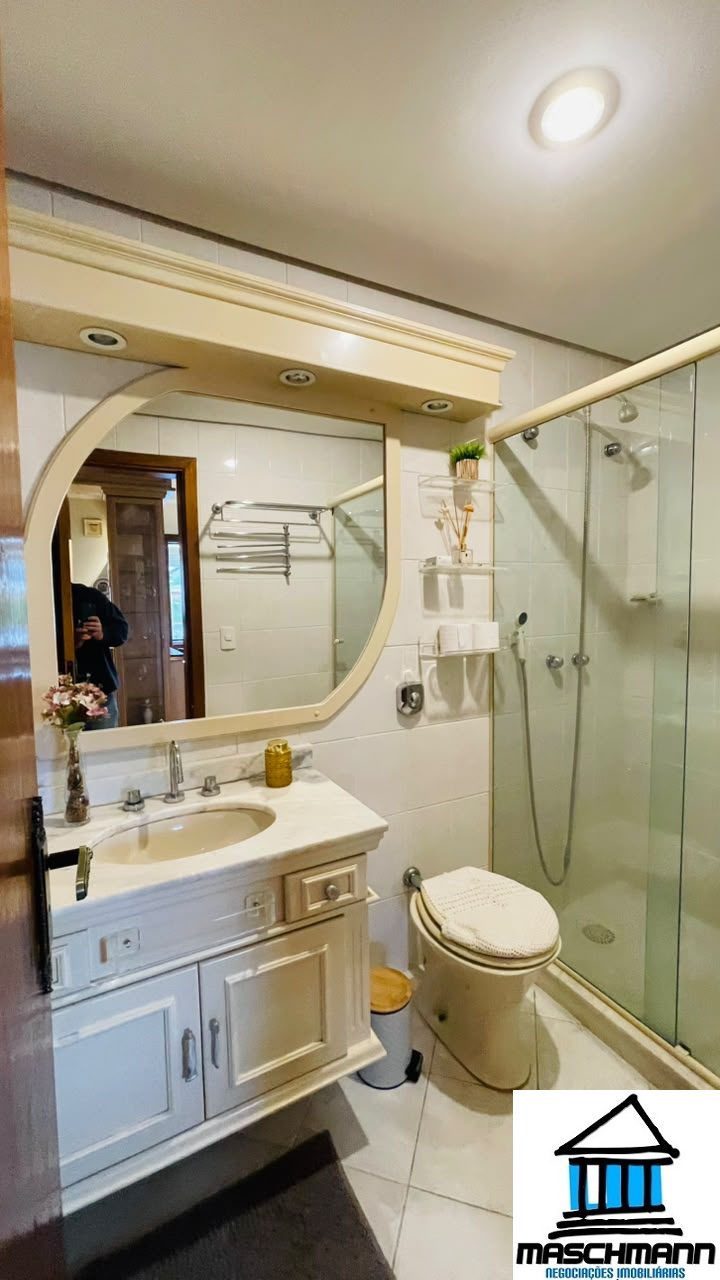 Apartamento mobiliado de 1 dormitórios, 1 vaga, no coração de Gramado