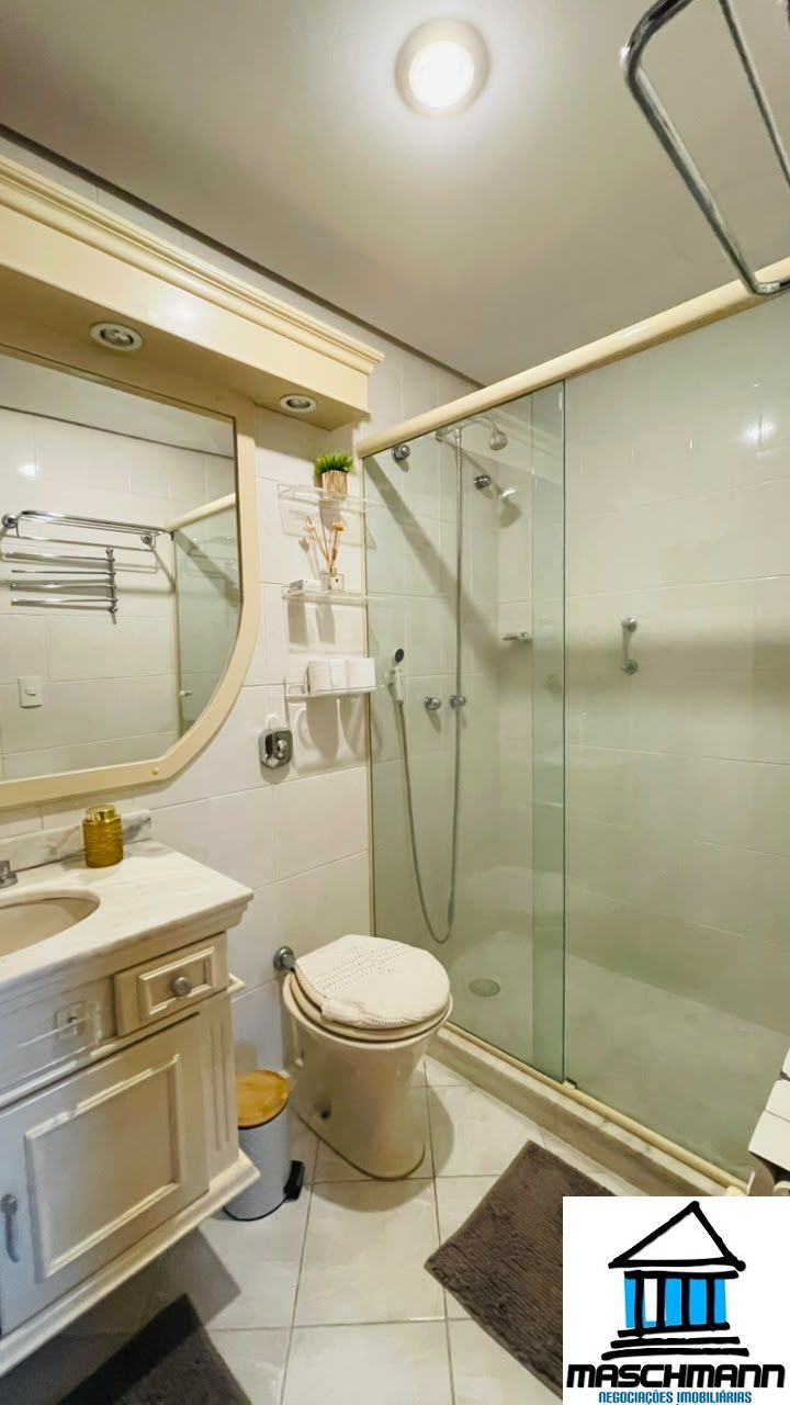 Apartamento mobiliado de 1 dormitórios, 1 vaga, no coração de Gramado