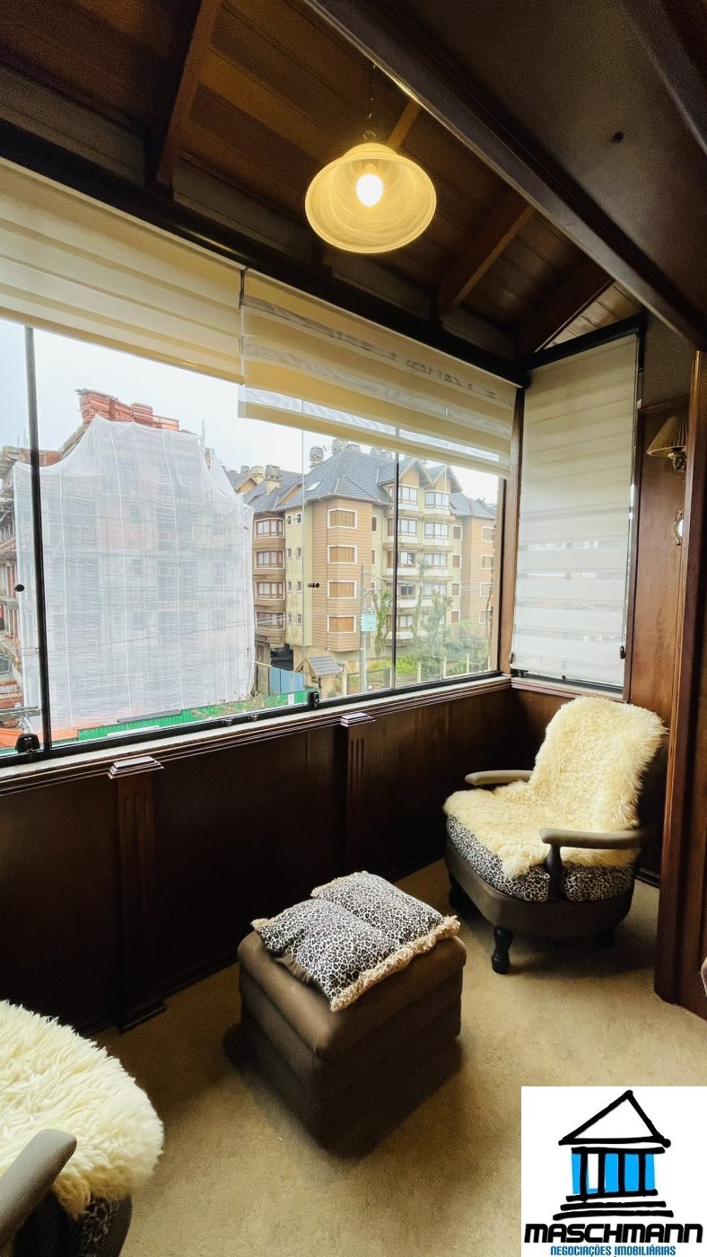 Apartamento mobiliado de 1 dormitórios, 1 vaga, no coração de Gramado
