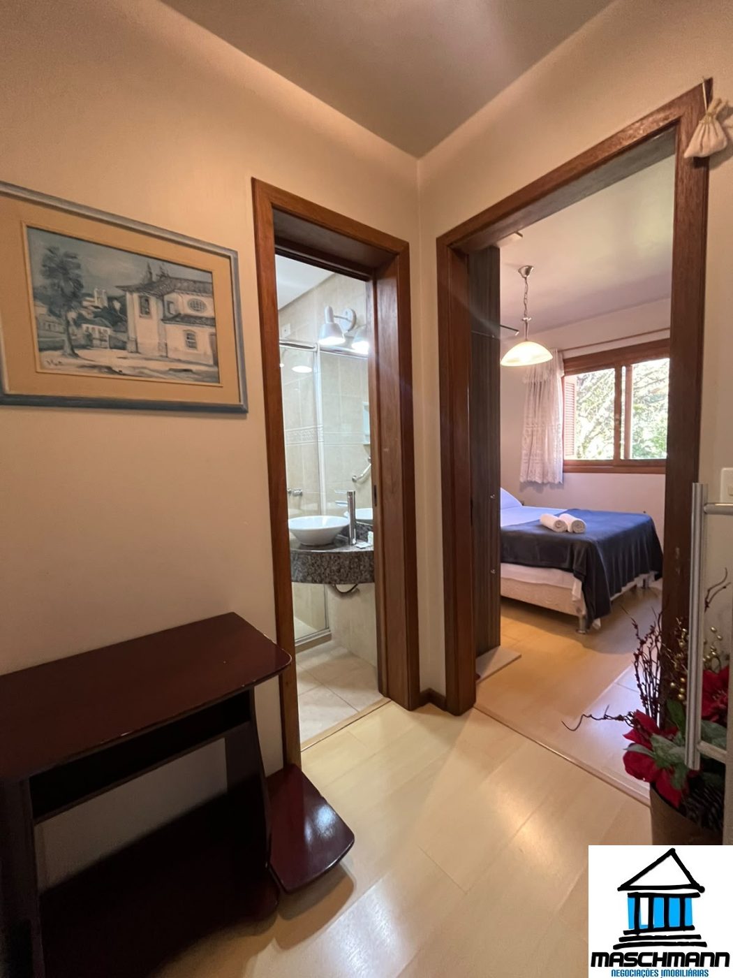 Apartamento para investir em Gramado: mobiliado, vaga coberta e retorno anual de R$ 71 mil