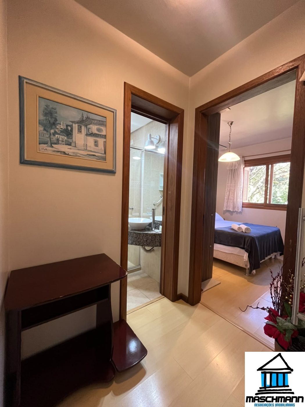 Apartamento para investir em Gramado: mobiliado, vaga coberta e retorno anual de R$ 71 mil