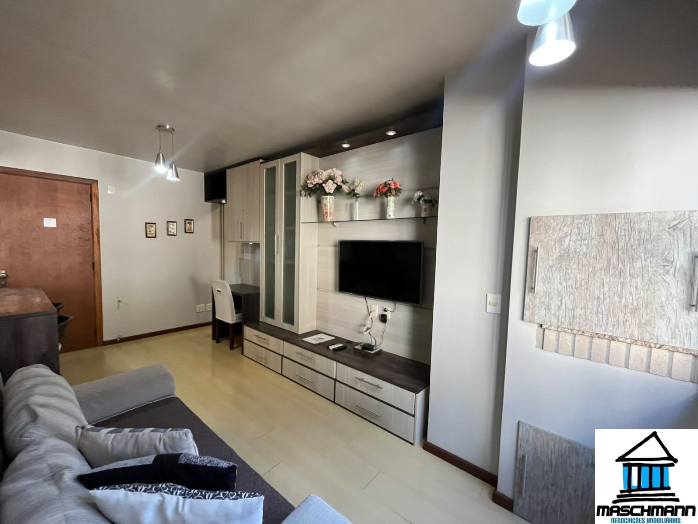 Apartamento para investir em Gramado: mobiliado, vaga coberta e retorno anual de R$ 71 mil