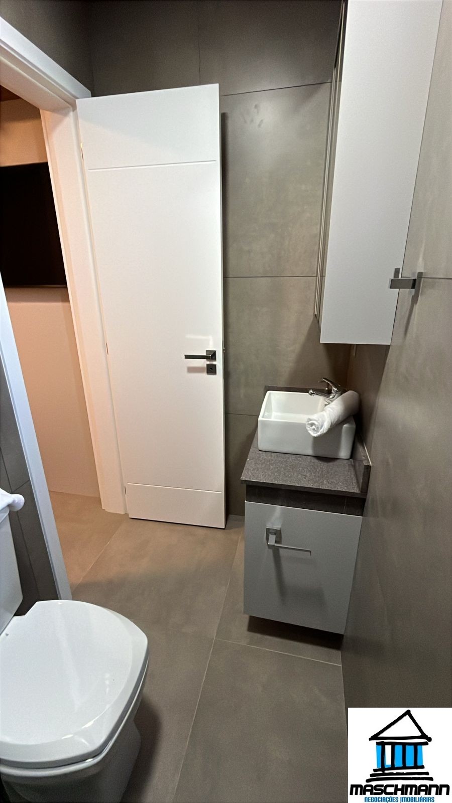 Apartamento de 2 dormitorios com suíte finamente mobiliado em Xangri-lá, RS