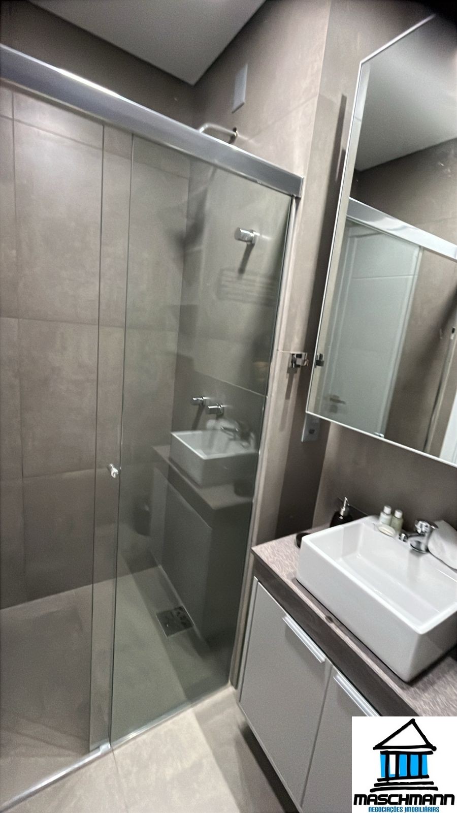 Apartamento de 2 dormitorios com suíte finamente mobiliado em Xangri-lá, RS