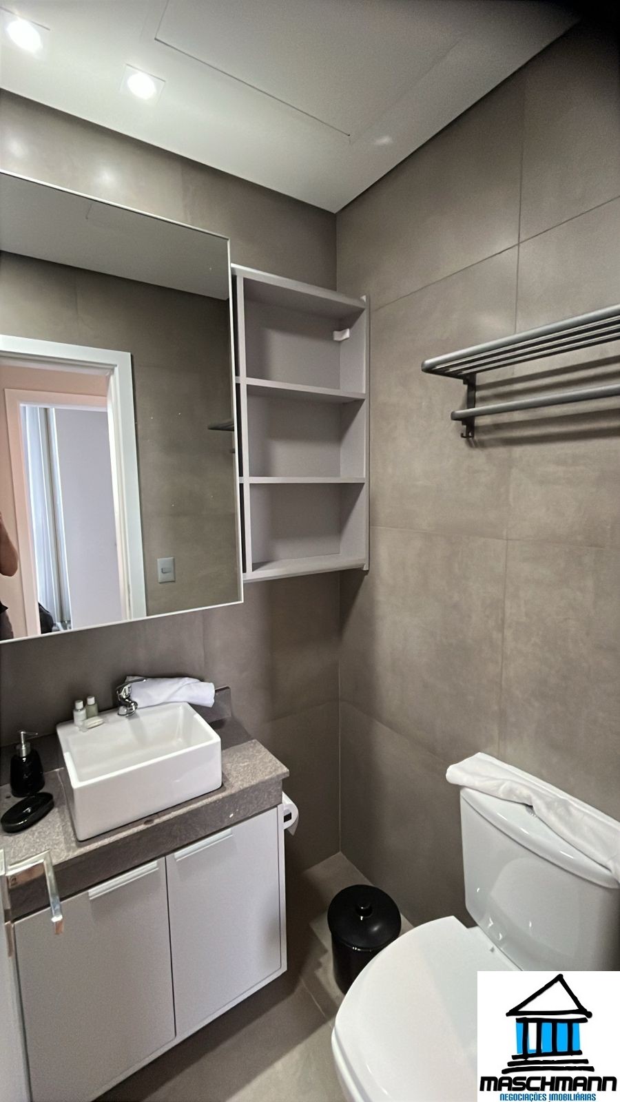 Apartamento de 2 dormitorios com suíte finamente mobiliado em Xangri-lá, RS