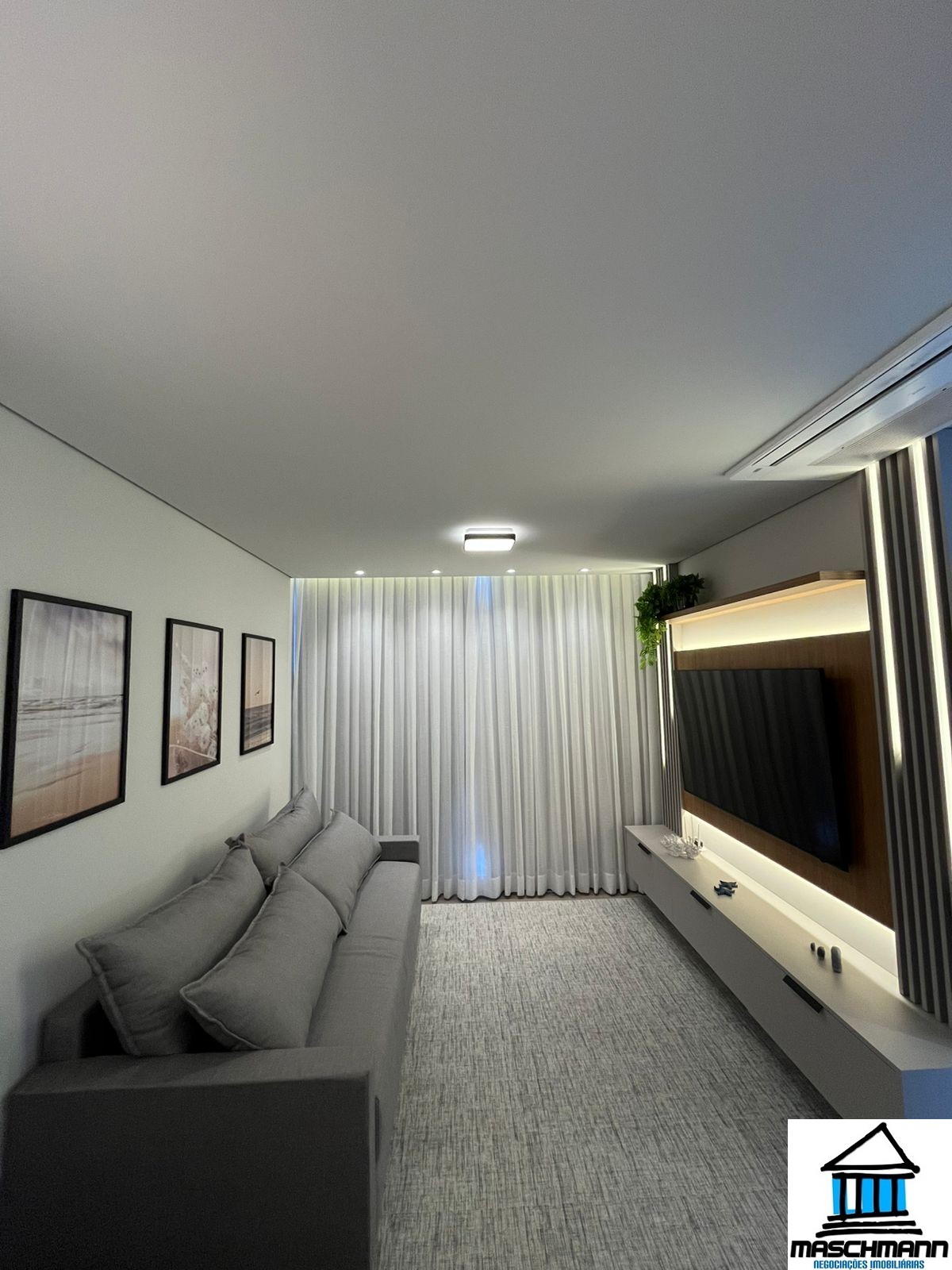 Apartamento de 2 dormitorios com suíte finamente mobiliado em Xangri-lá, RS