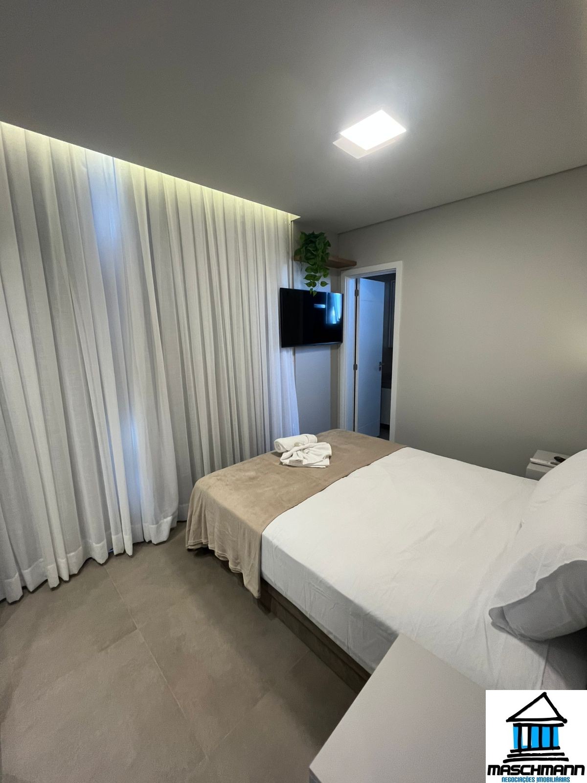 Apartamento de 2 dormitorios com suíte finamente mobiliado em Xangri-lá, RS