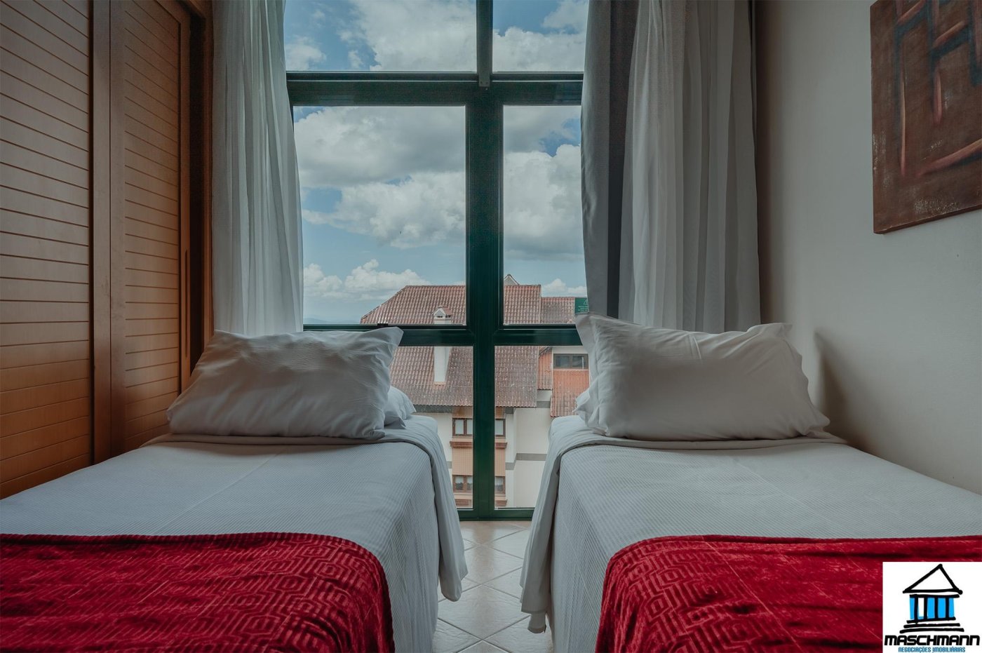 Flat, apartamento à venda mobiliado e um dos mais nobres hotéis de Gramado, RS