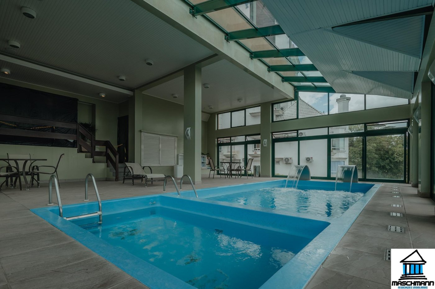 Flat, apartamento à venda mobiliado e um dos mais nobres hotéis de Gramado, RS