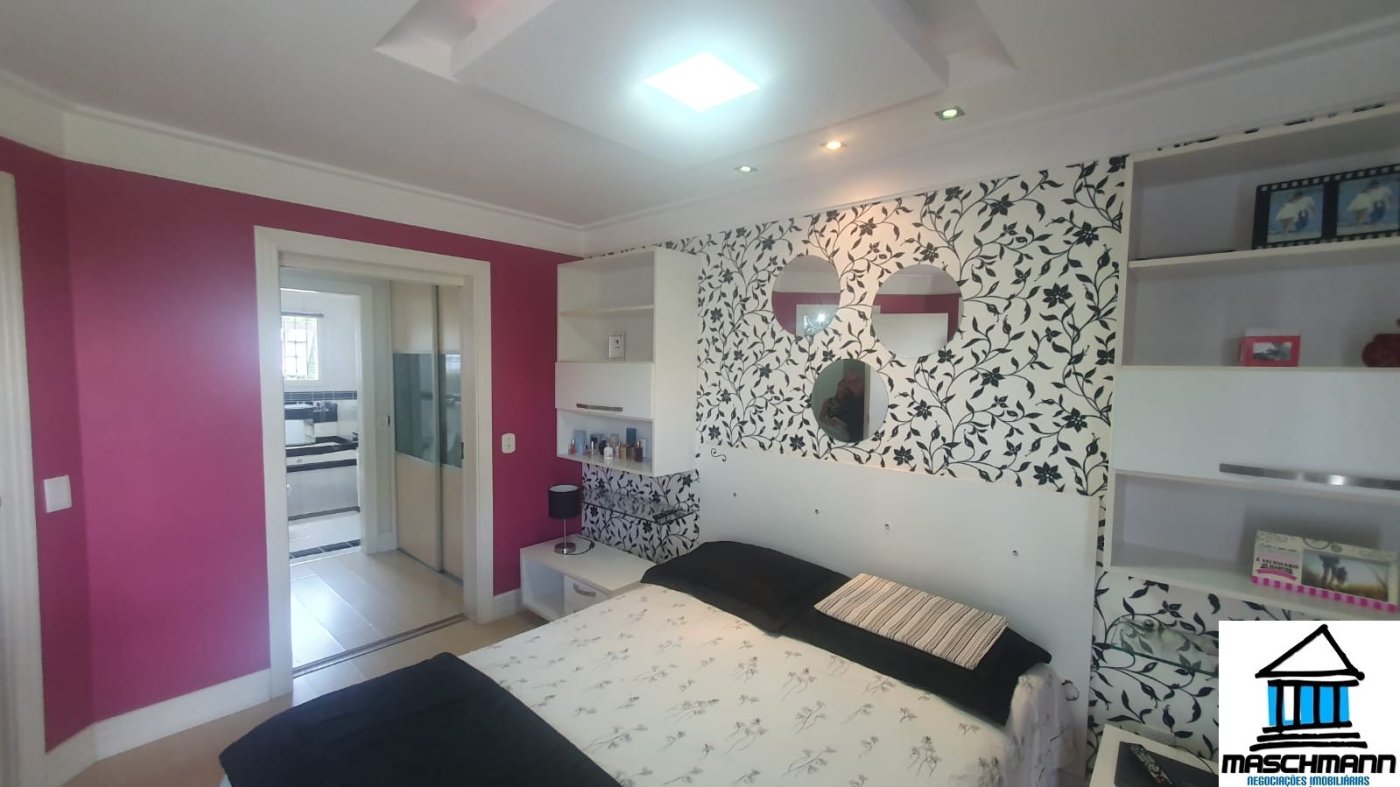 Mararvilhoso sobrado de 3 dormitórios com suíte semi mobiliado próximo ao Carrfour de Canoas