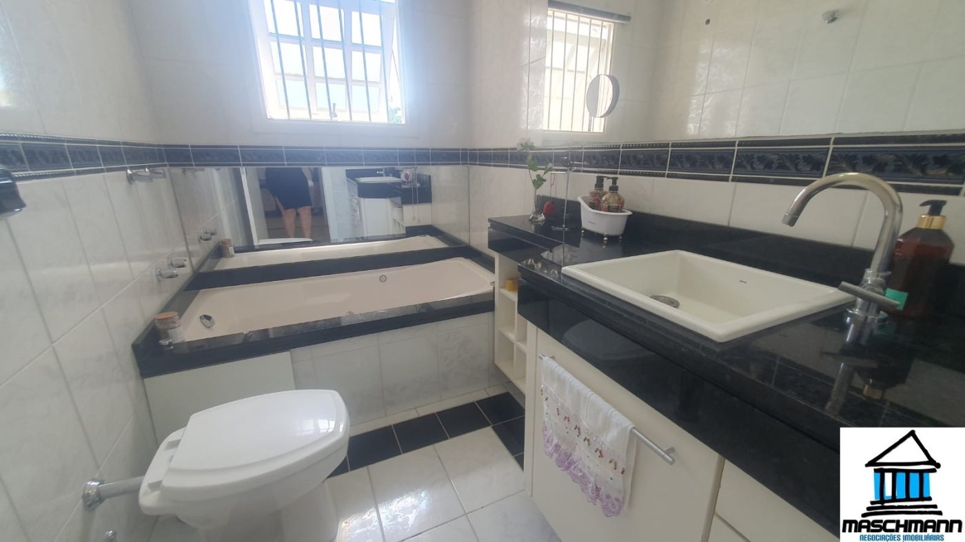 Mararvilhoso sobrado de 3 dormitórios com suíte semi mobiliado próximo ao Carrfour de Canoas