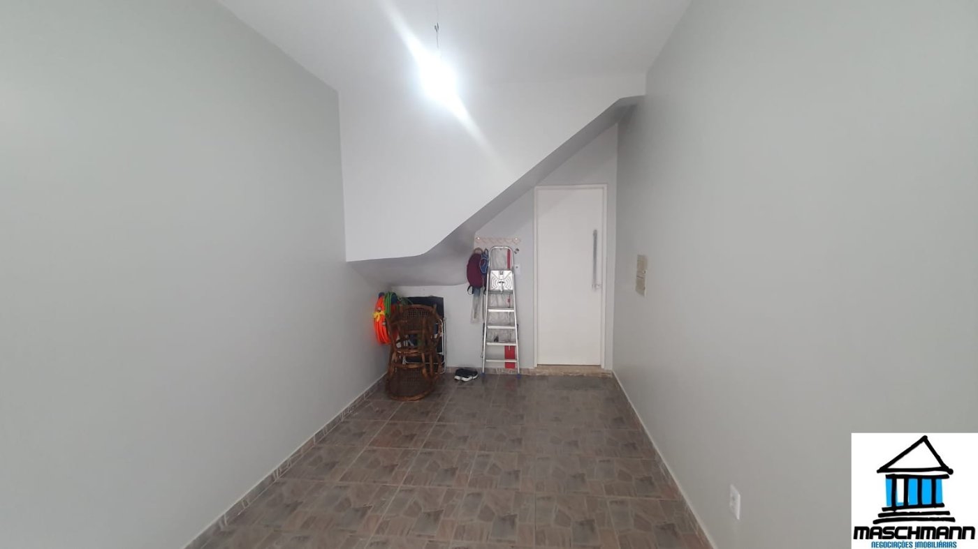 Mararvilhoso sobrado de 3 dormitórios com suíte semi mobiliado próximo ao Carrfour de Canoas