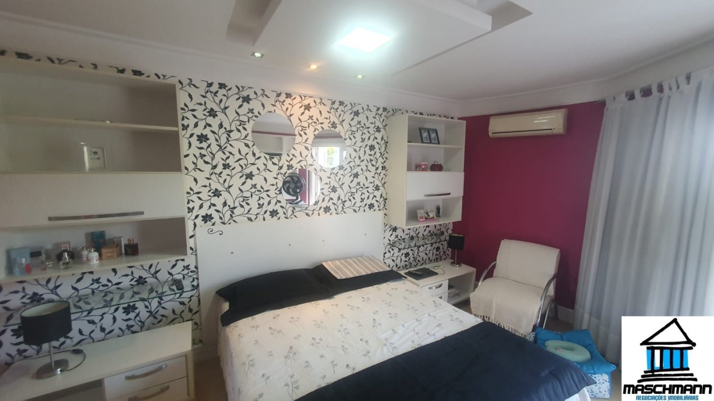 Mararvilhoso sobrado de 3 dormitórios com suíte semi mobiliado próximo ao Carrfour de Canoas