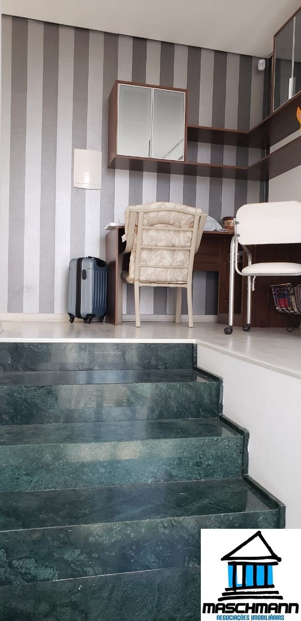 Sobradao mobiliado de 3 dormitórios com suíte em excelente localização de Canoas