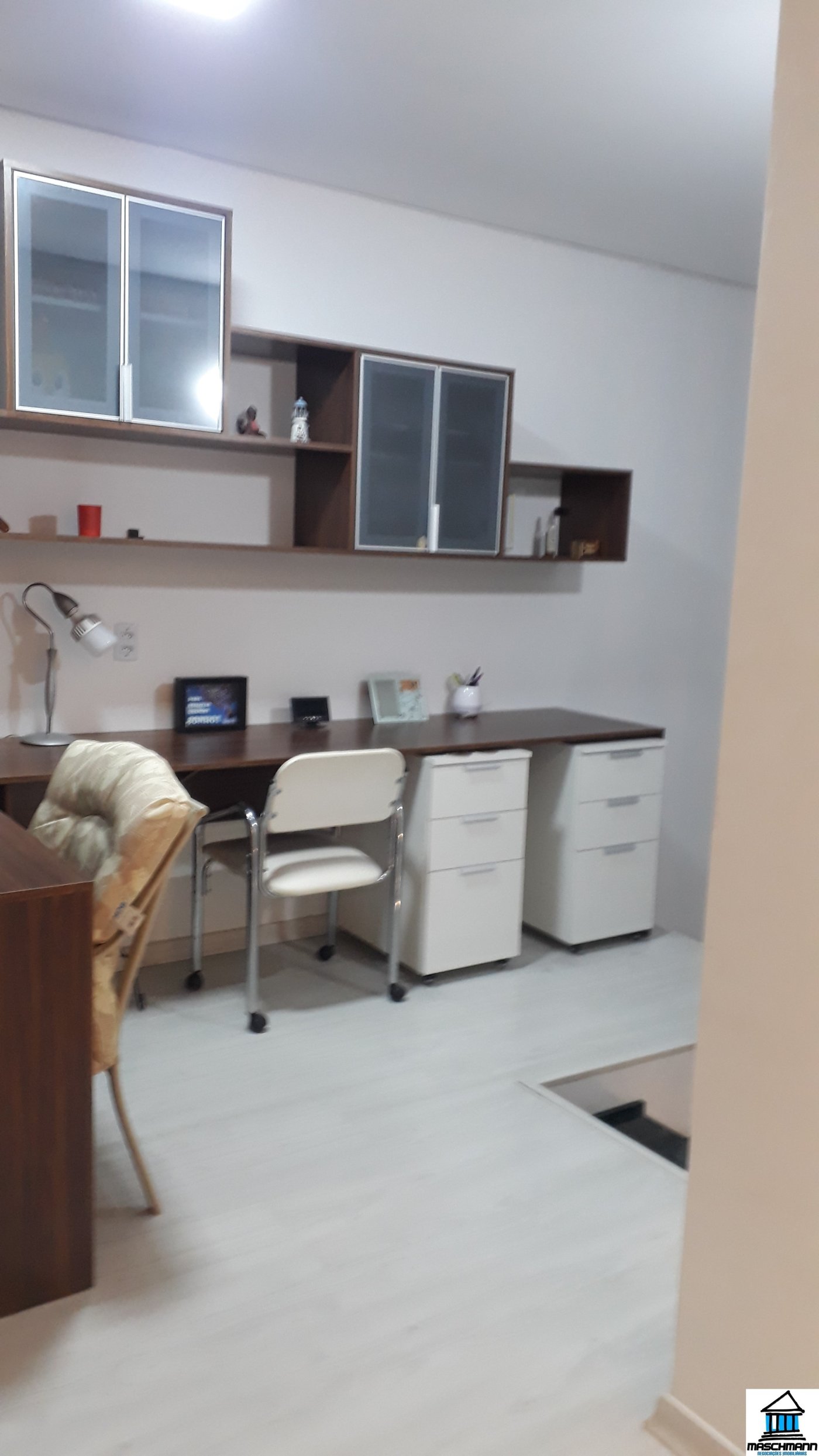 Sobradao mobiliado de 3 dormitórios com suíte em excelente localização de Canoas