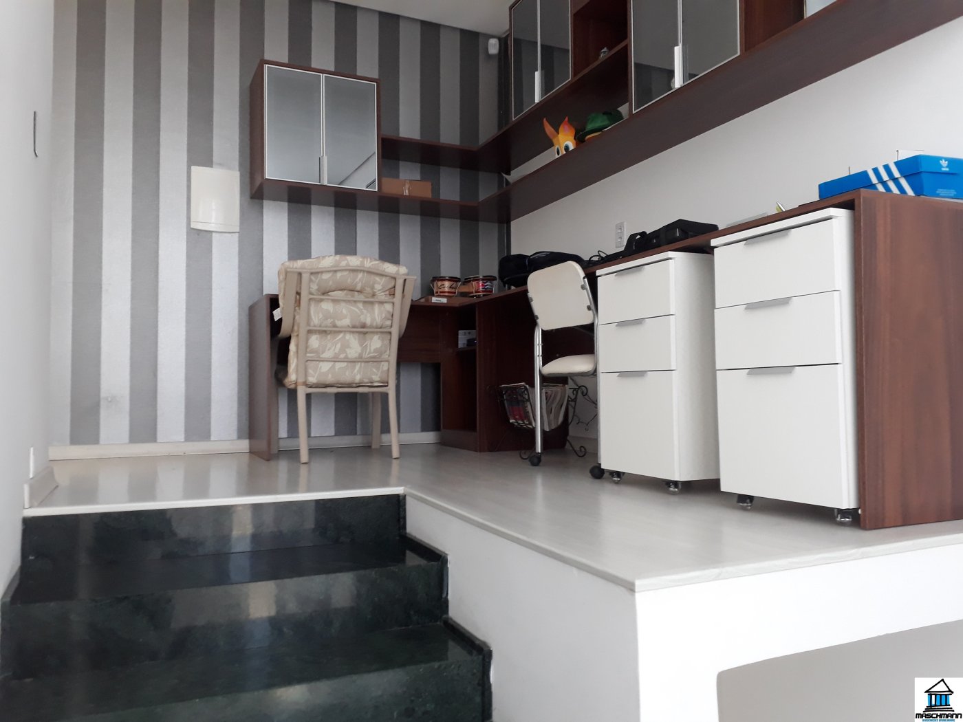 Sobradao mobiliado de 3 dormitórios com suíte em excelente localização de Canoas