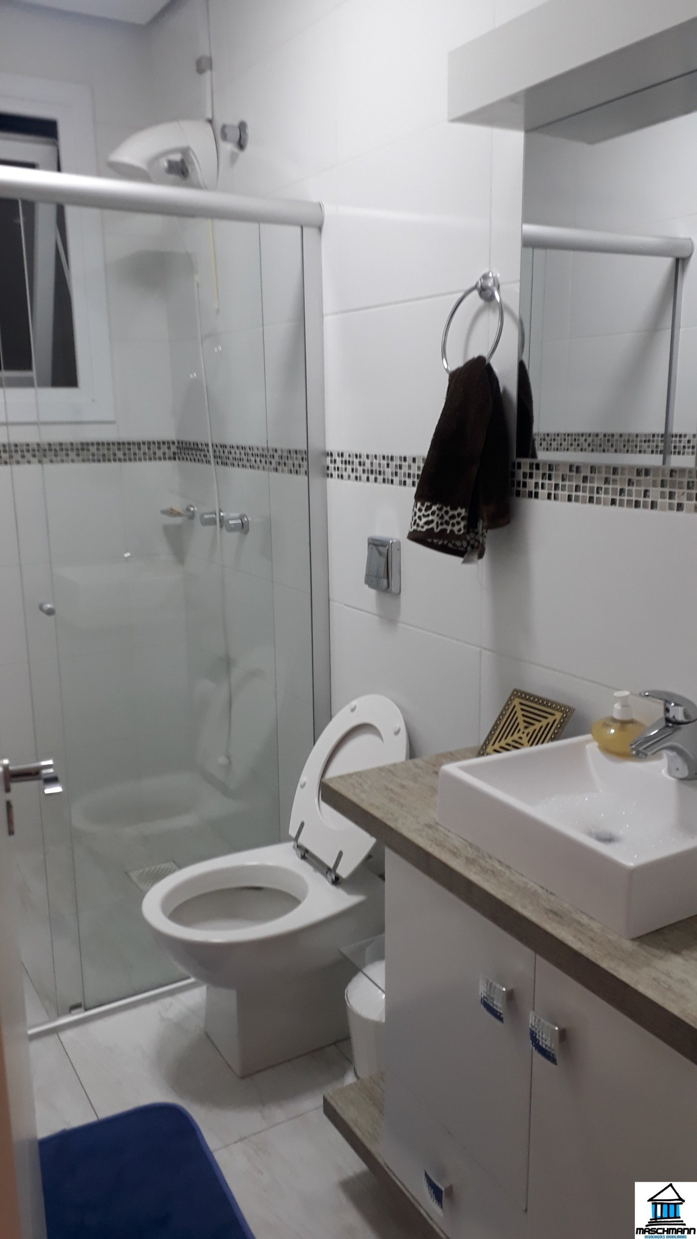 Sobradao mobiliado de 3 dormitórios com suíte em excelente localização de Canoas