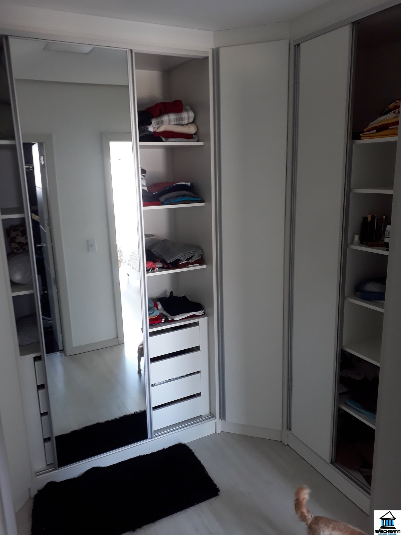 Sobradao mobiliado de 3 dormitórios com suíte em excelente localização de Canoas