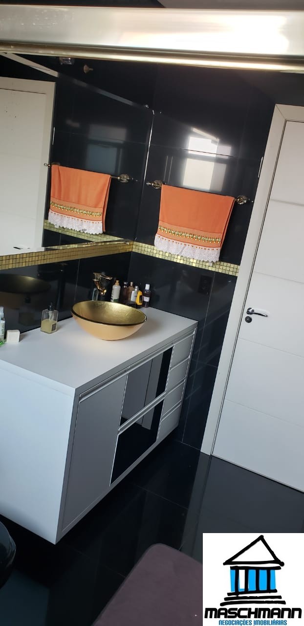 Sobradao mobiliado de 3 dormitórios com suíte em excelente localização de Canoas