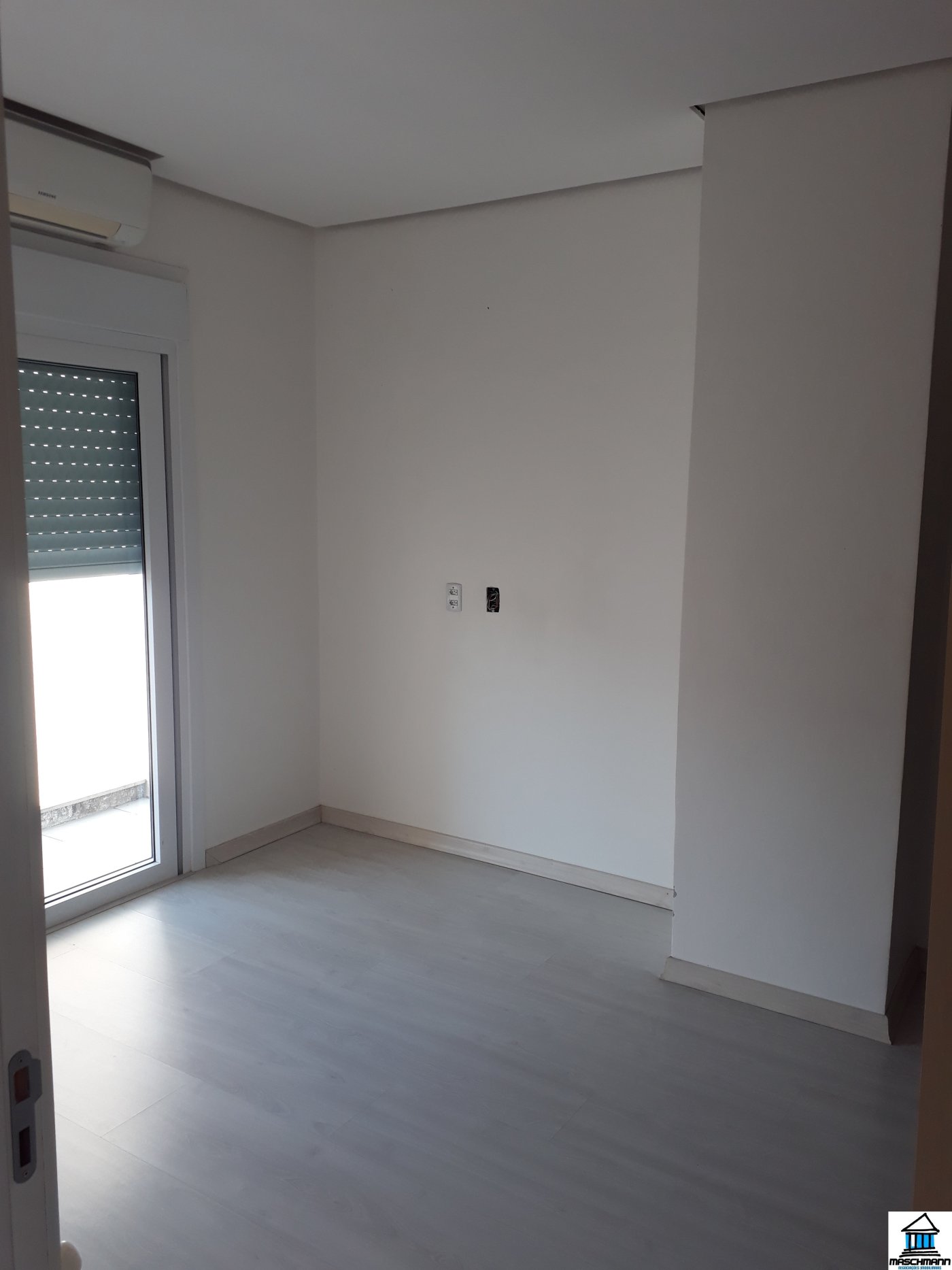 Sobradao mobiliado de 3 dormitórios com suíte em excelente localização de Canoas