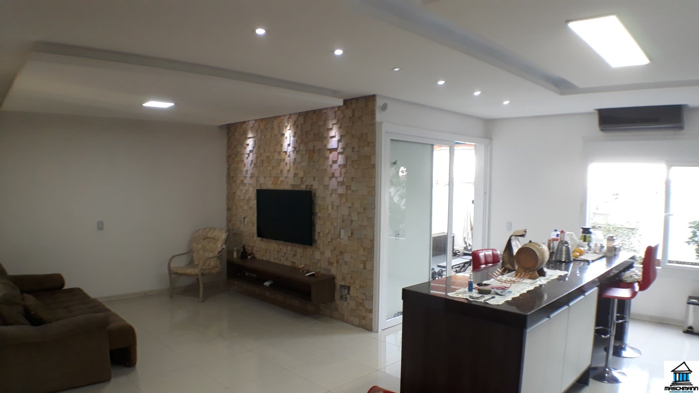Sobradao mobiliado de 3 dormitórios com suíte em excelente localização de Canoas