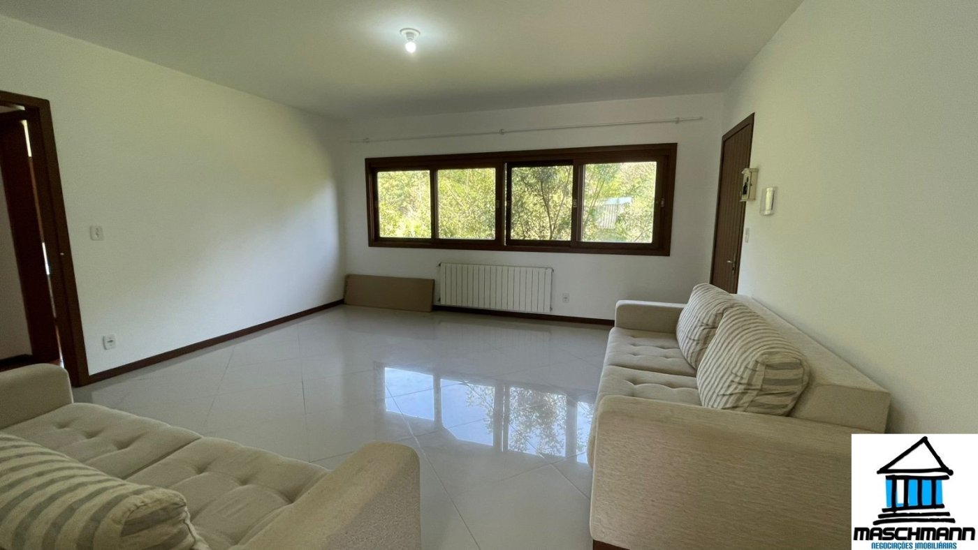 Apartamento amplo e mobiiado de 3 dormitórios com suíte à venda em Canela, RS