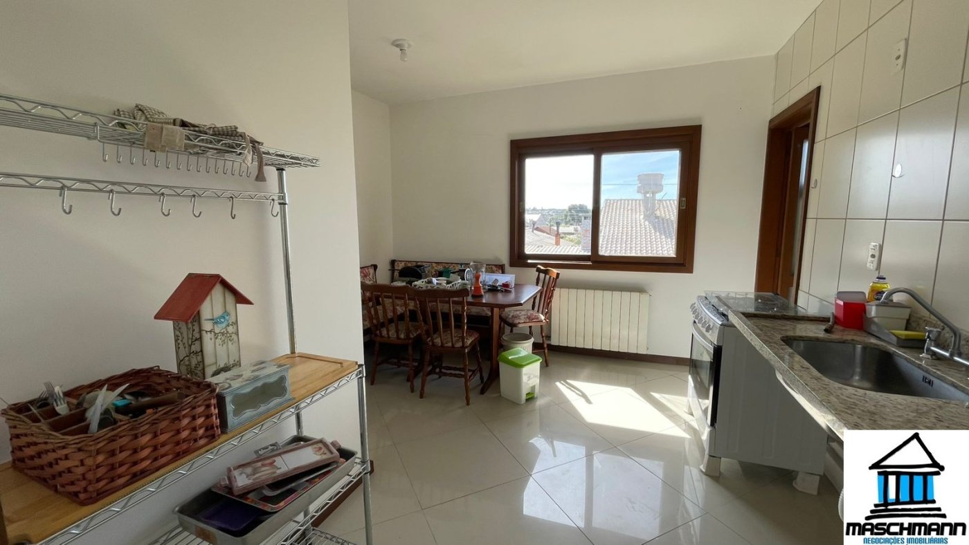 Apartamento amplo e mobiiado de 3 dormitórios com suíte à venda em Canela, RS