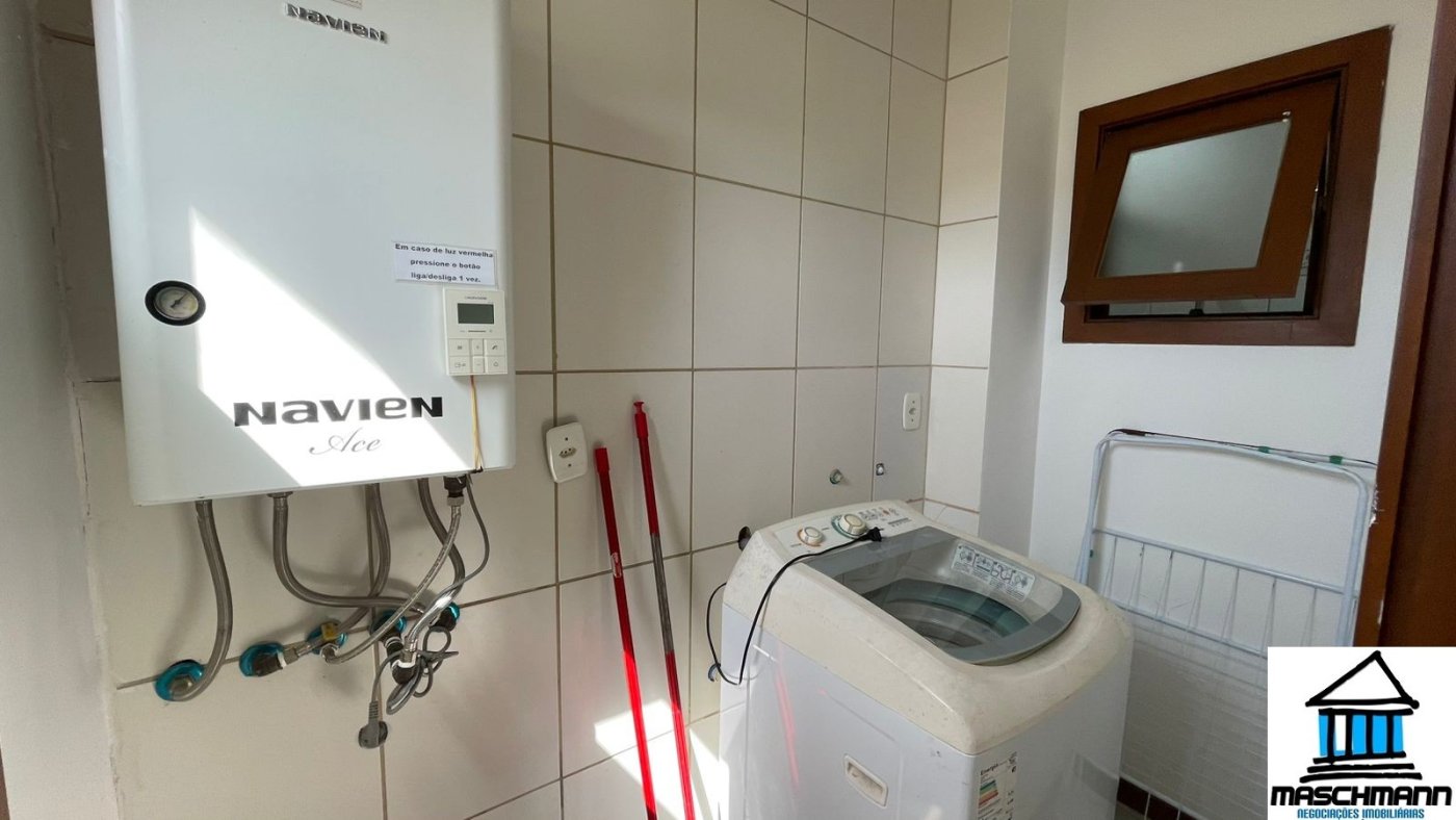 Apartamento amplo e mobiiado de 3 dormitórios com suíte à venda em Canela, RS