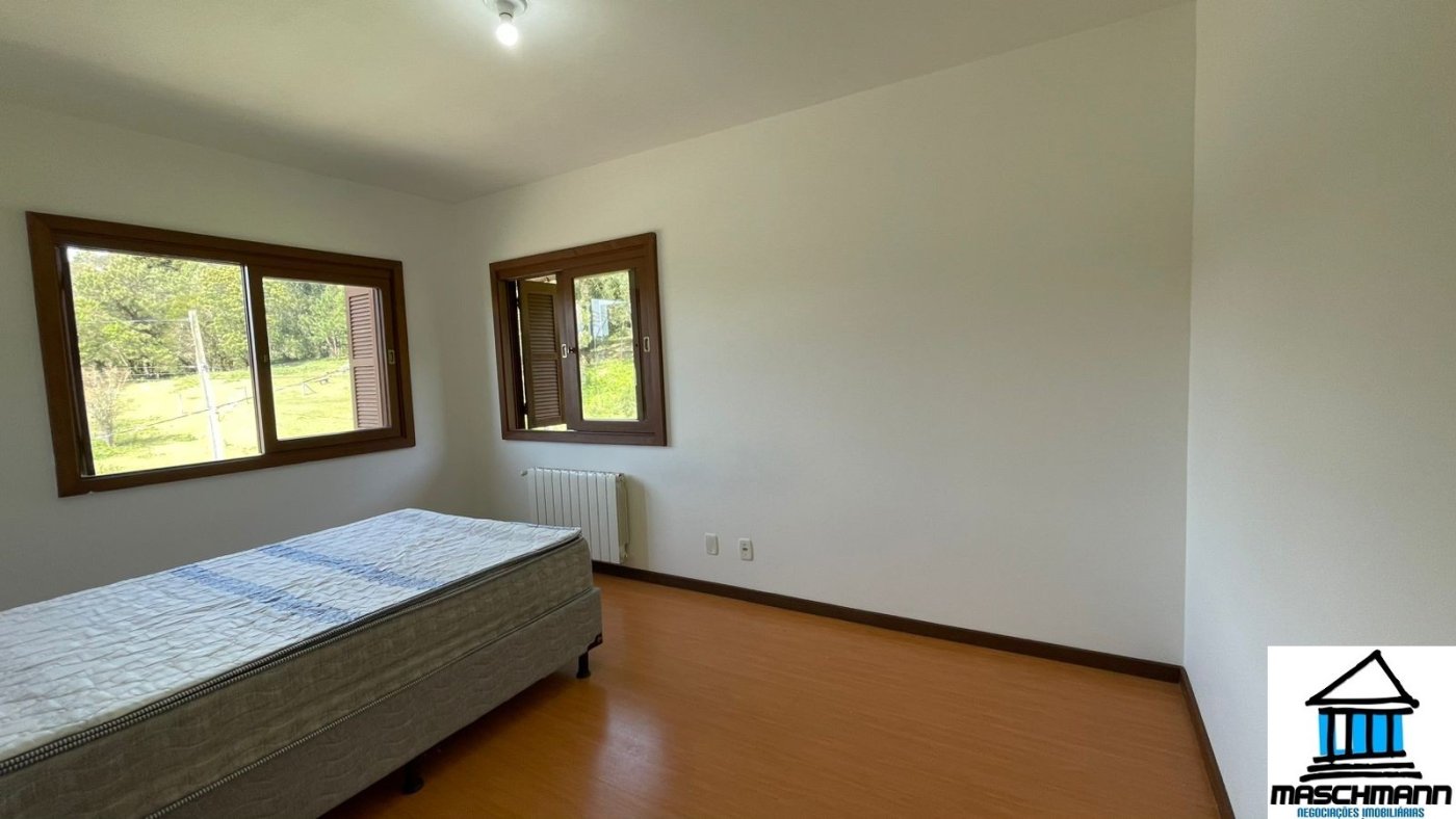 Apartamento amplo e mobiiado de 3 dormitórios com suíte à venda em Canela, RS