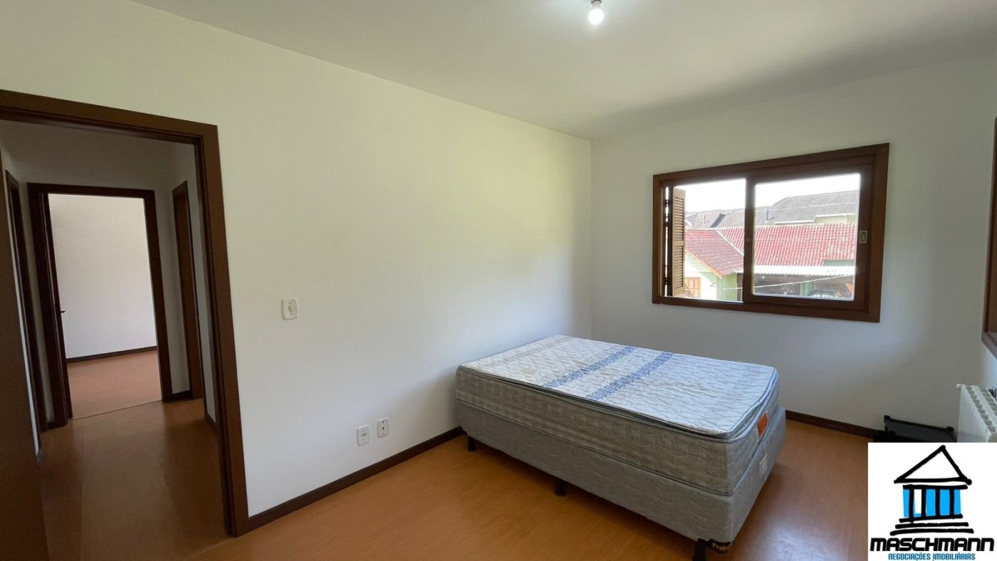 Apartamento amplo e mobiiado de 3 dormitórios com suíte à venda em Canela, RS